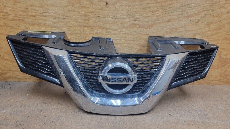2015 2016 NISSAN ROGUE S SL FrontBumper Grille W/Emb 62310-5HA5A OEM "DAMAGED*