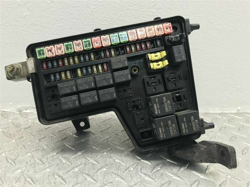 03-05 DODGE RAM 1500 3.7L 4.7L ENGINE FUSE/RELAY BOX OEM 56045433AG