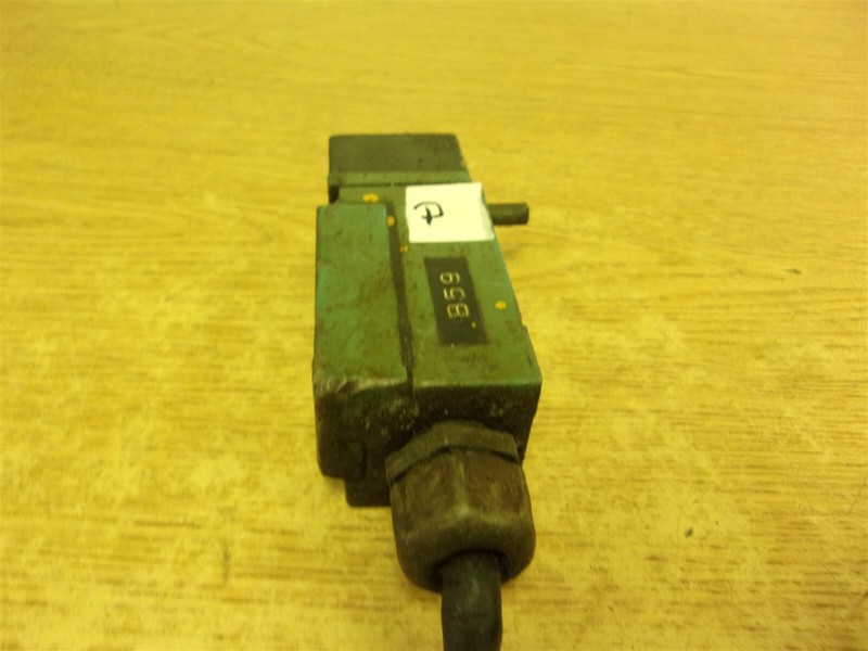 Micro Switch EQA156 600VAC Limit Switch "P" *FREE SHIPPING*