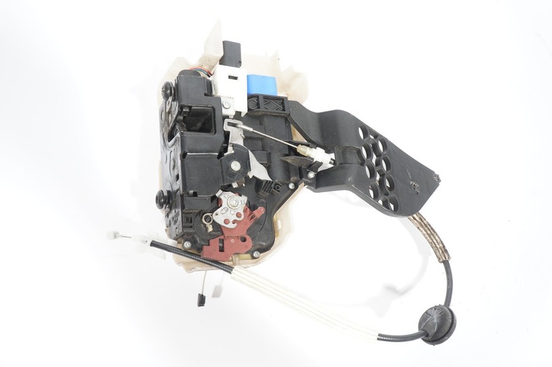 2004 - 2007 VOLKSWAGEN TOUAREG FRONT RIGHT PASSENGER SIDE DOOR LOCK ACTUATOR OEM