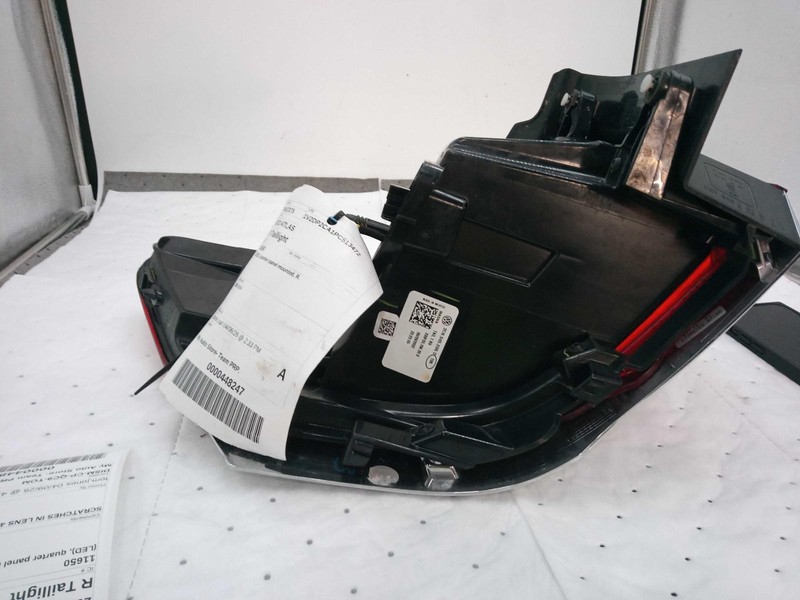 2021-2023 Volkswagen Atlas Right Tail Light Assembly White - Scratches, Used