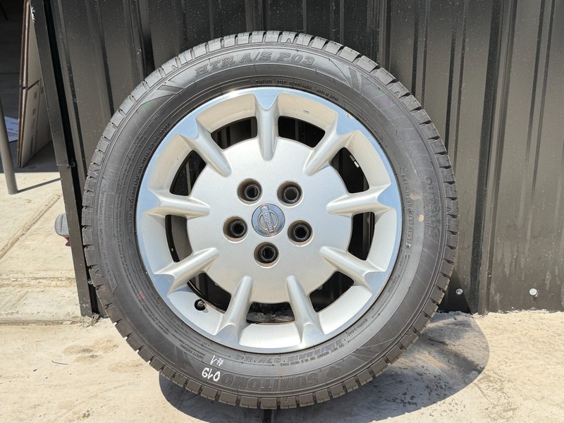 00-01 NISSAN MAXIMA WHEEL W/ TIRE SUMITOMO 215/55R16 8/32" #019 #1