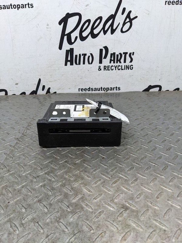 Audio Equipment Radio Control Panel Opt TG5 Fits 15 SUBURBAN 1500 1161428