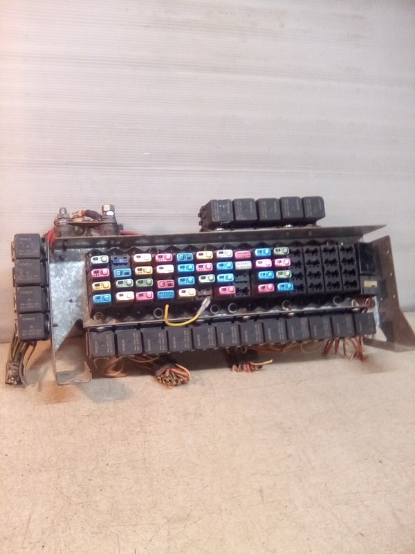 2000 International 9200 Fuse Relay Block
