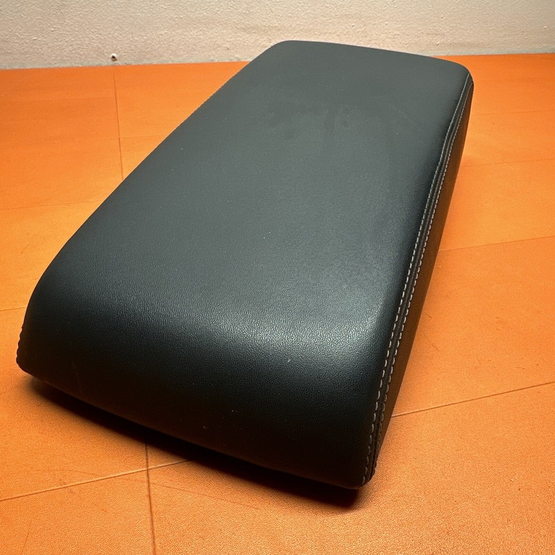 FRONT FLOOR CONSOLE ARMREST || 2016 - 18 Subaru Legacy OEM Black Leather Sedan