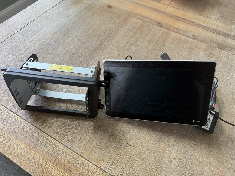 2009 VOLKSWAGEN JETTA USED AftermarketRadio with HARNESS(2 PIECES)