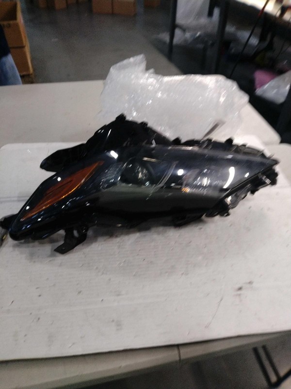 2019 Toyota Camry Left Headlight Assembly White OEM 635188 87000 Miles