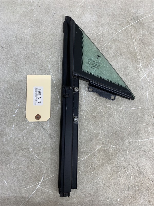 12-20 Tesla S Front Right Door Window Corner Quarter Glass w/ Seal 31051 B65