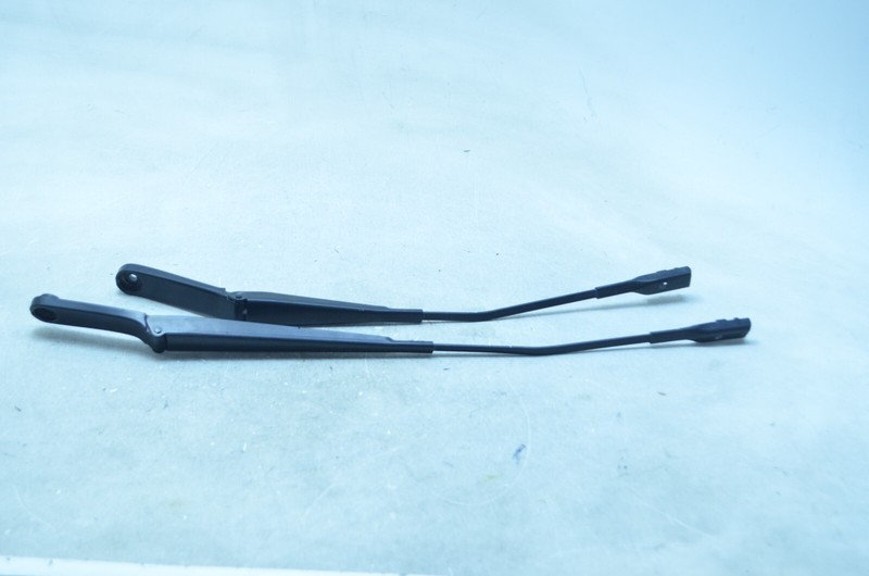 15-18 AUDI Q3 FRONT LEFT / RIGHT WINDSHIELD WIPER ARM SET OEM