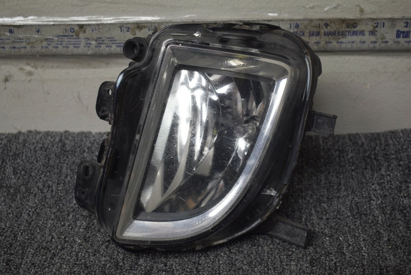 2010-2011 VOLKSWAGEN GOLF FOG LIGHT LEFT SIDE FACTORY OEM