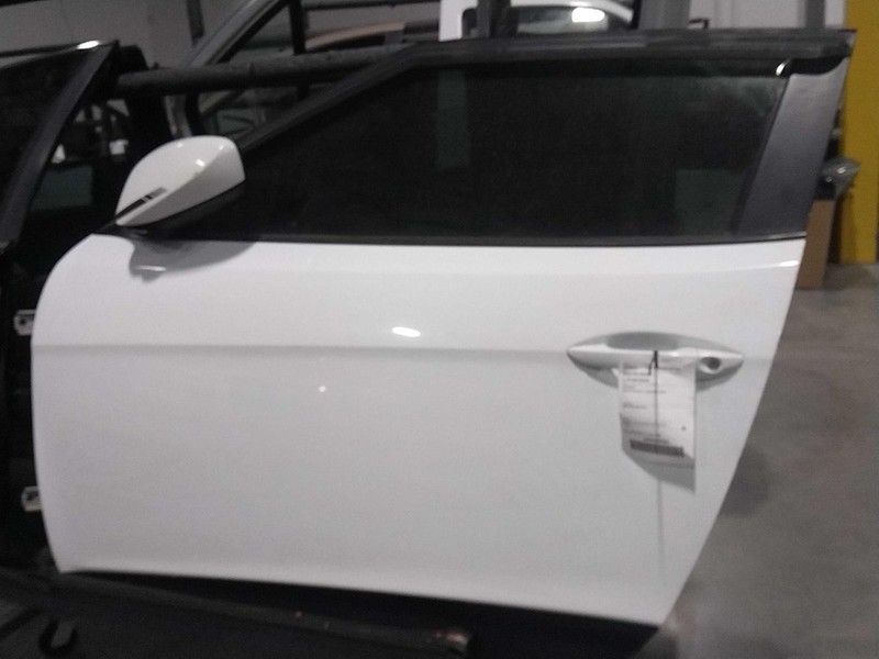 2016 Hyundai Veloster Left Door White 3DR CPE OEM Used 484087 140K Miles