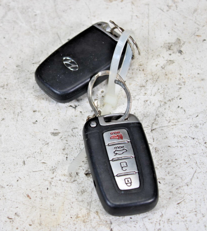 Hyundai Genesis Coupe Key BK1 10-12 OEM Set Of 2 (Cut)