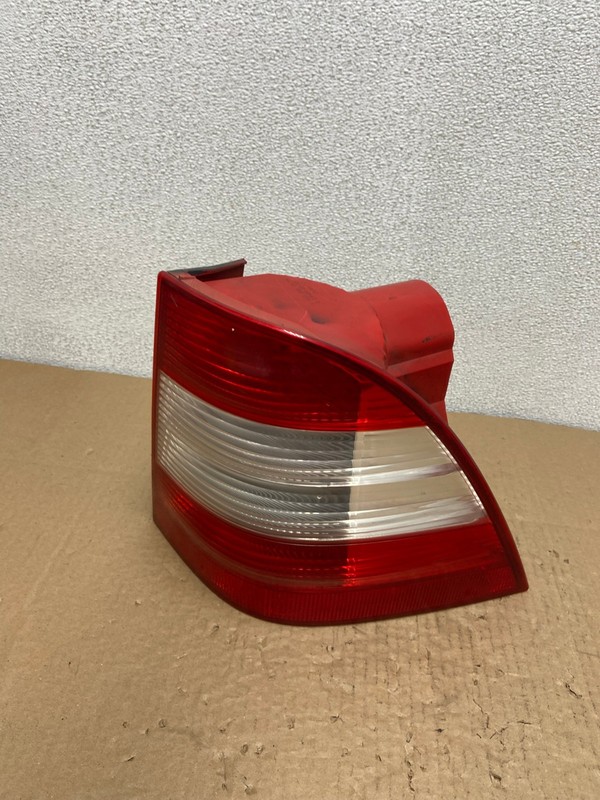 2002-2005 Mercedes ML 350 Ml-Class Right Passenger Rh Side Tail Light AB6276 LK