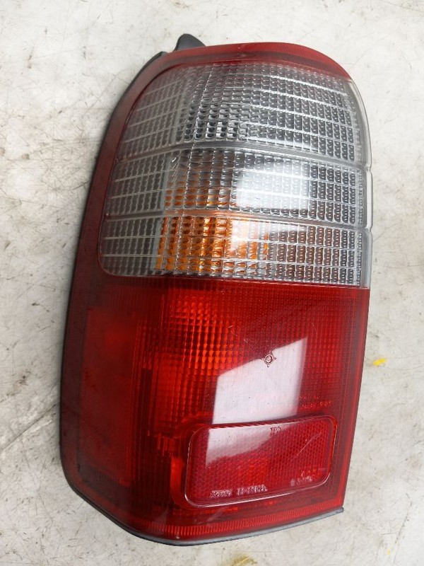 96 97 98 99 00 TOYOTA 4 RUNNER SR5 DRIVER LEFT TAIL LIGHT