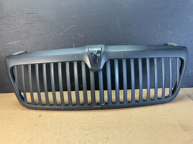 2003 to 2006 Lincoln Navigator Front Upper Grill Grille ac5013 DG