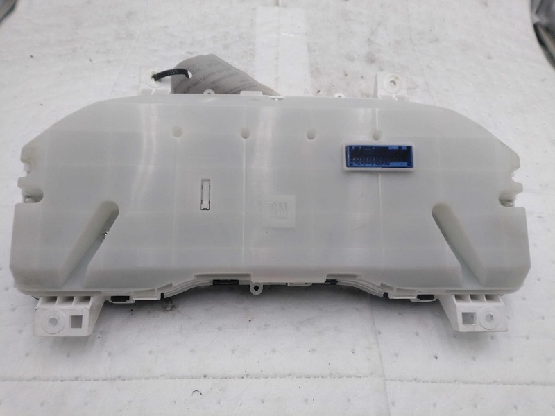 2019 Chevrolet Silverado 1500 Speedometer Gauge White OEM 140K Mileage