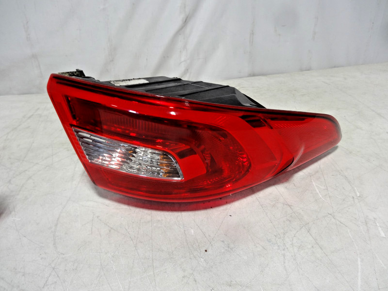 2015-2017 Hyundai Sonata Left Driver Side Tail Light OEM, Good Condition