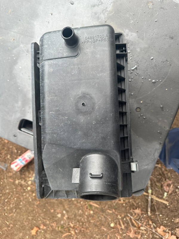 07-10 PATRIOT COMPASS CALIBER OEM AIR INTAKE FILTER BOX ASSEMBLY