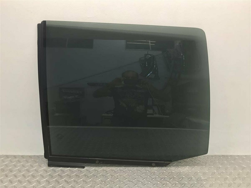 95-00 CHEVROLET TAHOE GMC YUKON DRIVER REAR DOOR GLASS WINDOW OEM 15989987
