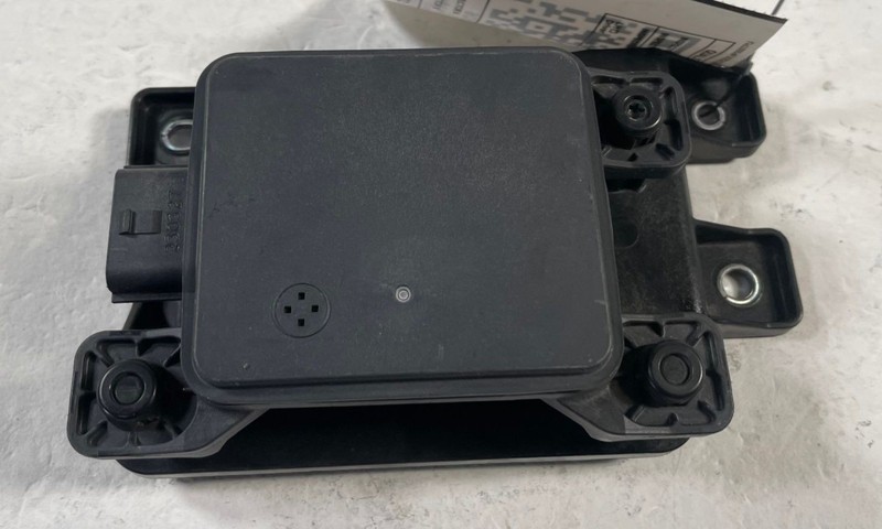 2023 - 2025 HYUNDAI PALISADE FRONT BLIND SPOT RADAR SENSOR W/ BRACKET # 111826
