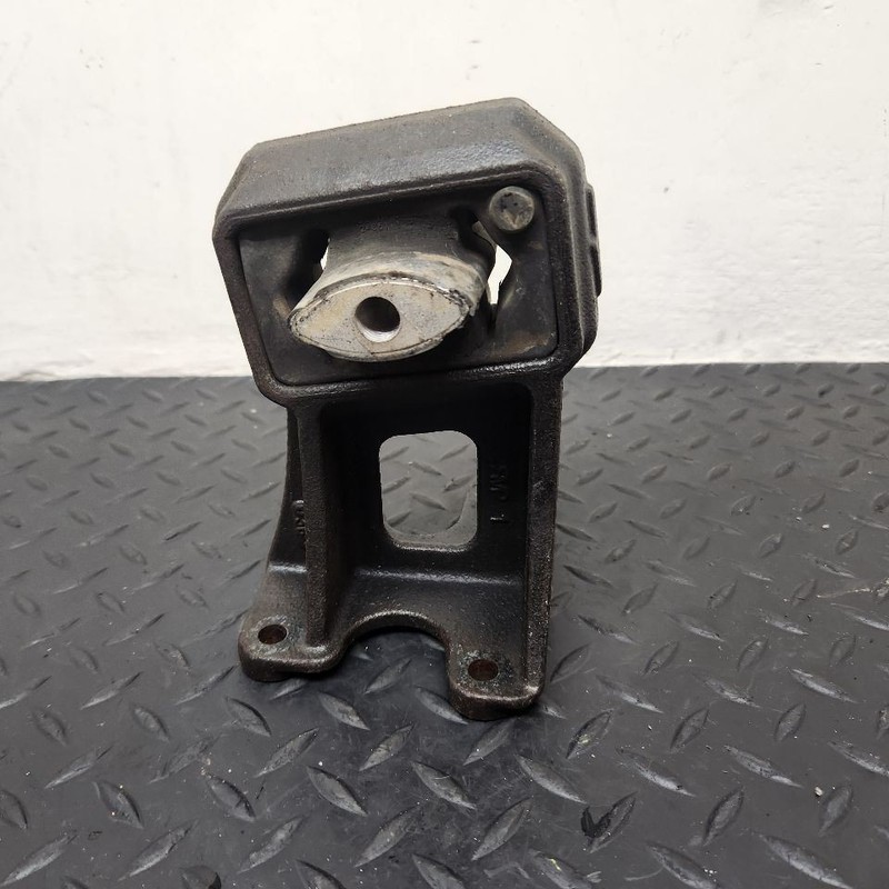 06-07 Dodge Ram 1500 3.7L V6 Left Driver Engine Mount OEM 55366603AB