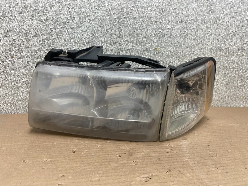 1997 1998 1999 Cadillac Deville Left Driver LH Headlight + Turn Signal AA8753 DG