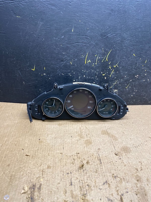2006 to 2008 Mercedes CLS CLS550 Instrument Cluster Speedometer Gauge z7486 DG