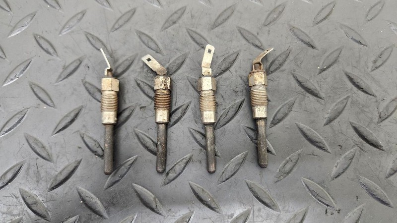 88-98 Chevrolet 2500 Pickup Glow Plugs Set Of 4 OEM 25168651