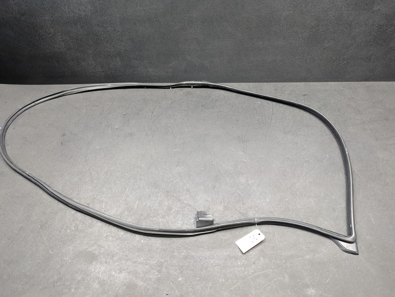 Front Right Pass Door Weatherstrip 2017 Nissan Pathfinder 80830-3KA0C 2014-2019