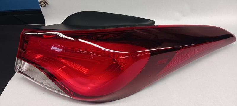 14-'16 HYUNDAI ELANTRA Right passenger outer Taillight incandescent OEM Grade A