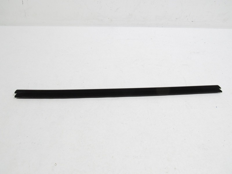 15-19 Land Rover Discovery Sport 2018 Rear Right Door Window Weatherstrip Seal ;
