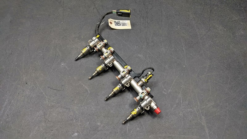 Fuel Injector Rail w Fuel Injectors 2.0L 2019 GMC Terrain 12689354 2016-2020