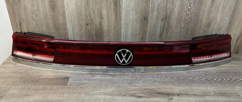 2024VW ATLAS REAR TAIL LIGHT ASSY OEM PART # 3CM-945-307-H