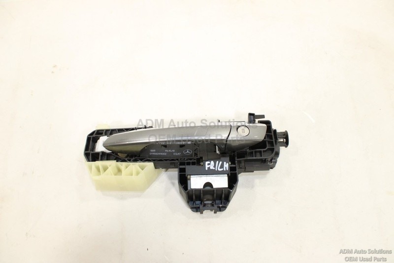 2014-2019 MERCEDES CLA250 C117 FRONT LEFT EXTERIOR DOOR HANDLE KEYLESS OEM