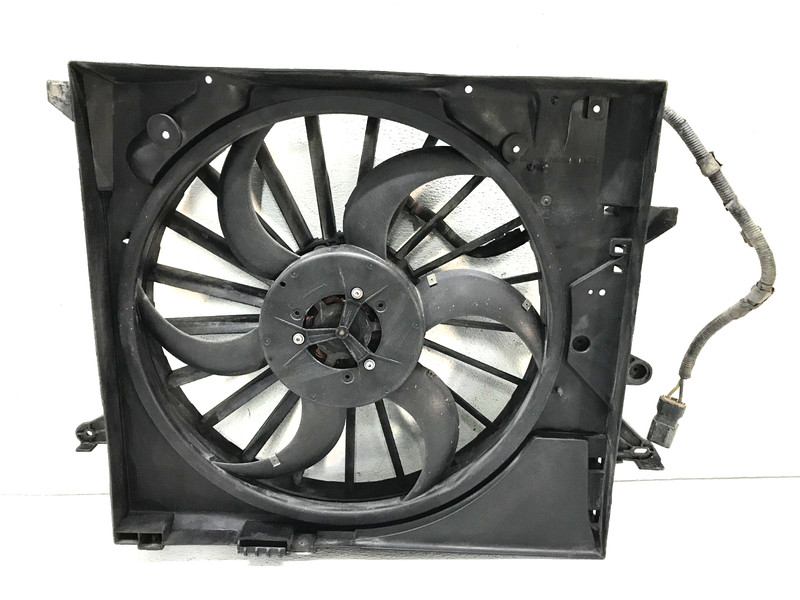 04 - 09 Jaguar XJ8 Vanden Plas Engine Radiator Cooling Fan Assembly OEM