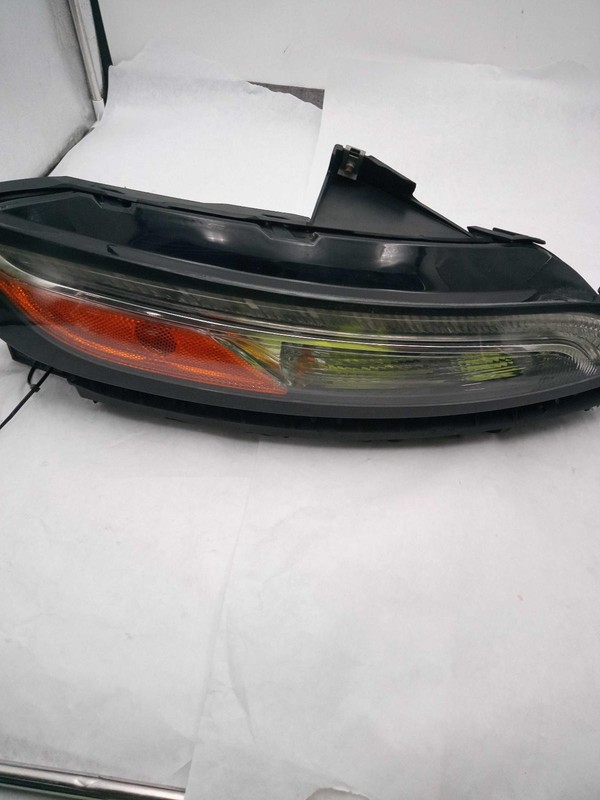 2014 Jeep Cherokee Right Turn Signal/Parking Light Assembly - Grey, 138k Miles