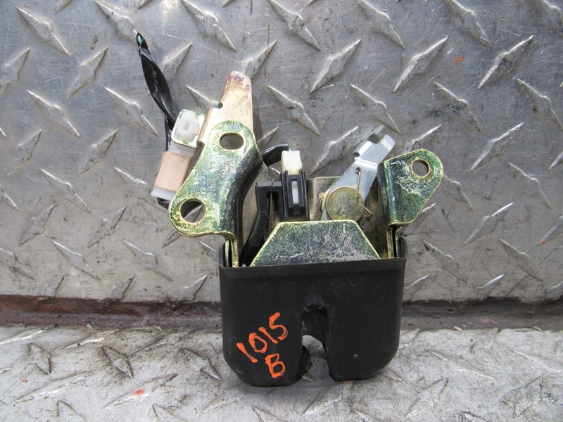 2002 TOYOTA CELICA GT TRUNK LID TAILGATE LATCH LOCK ACTUATOR