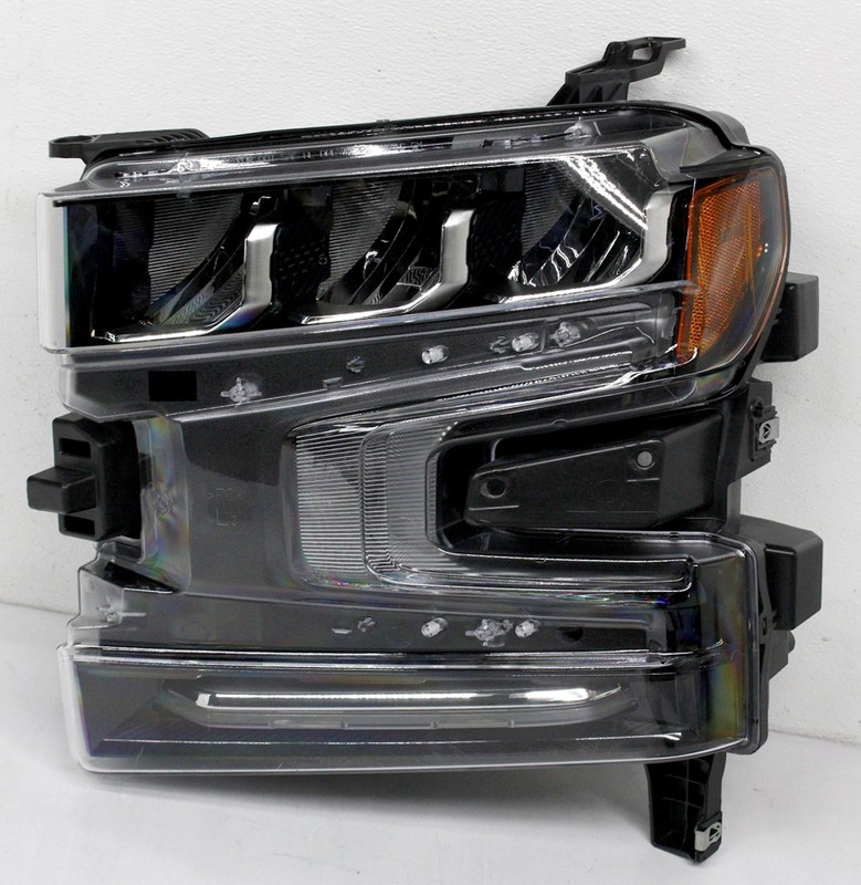 OEM Left Driver Side LED Headlamp For Chevy Silverado 1500 84621852 Tab Missing
