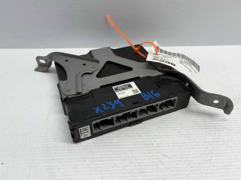 OEM For 13-14 Lexus ES300H Power Supply Chassis Control Unit 89681-33041