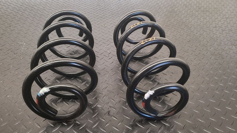 15-20 Chevrolet Tahoe Rear Suspension Coil Springs Pair OEM 23152539