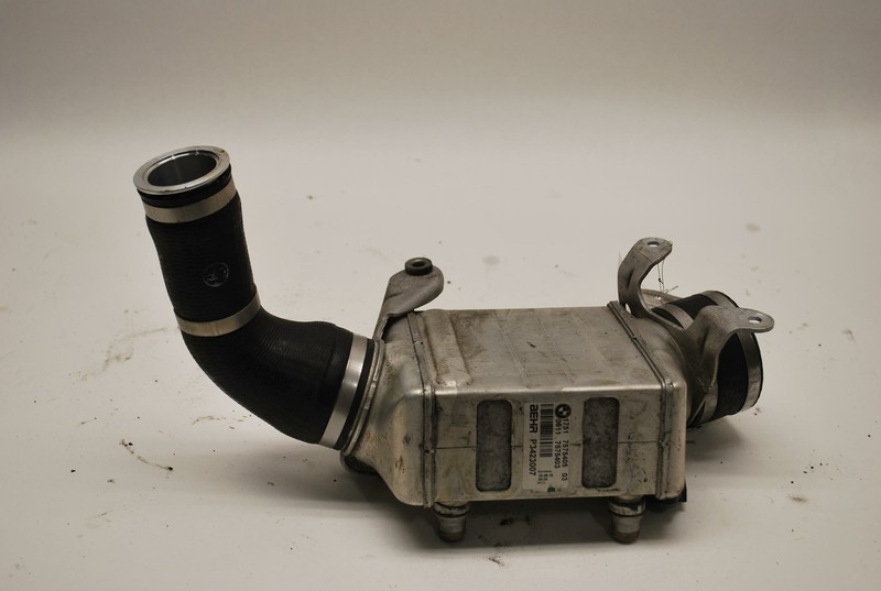 2008-2019 BMW X6 E71 F16 4.4L LEFT SIDE ENGINE TURBO INTERCOOLER W/ HOSE OEM