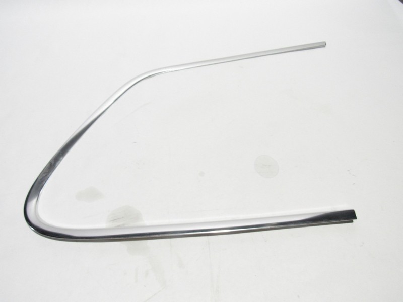 Volkswagen Touareg 2015 Rear Right Quarter Window Glass Trim Molding 11-17 *#4