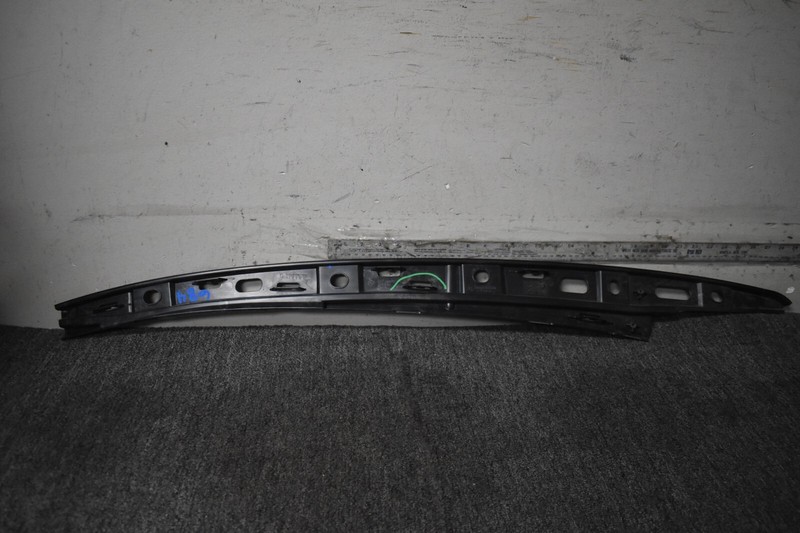 BMW LEFT SIDE BRACKET TRIM LEFT SIDE FACTORY OEM