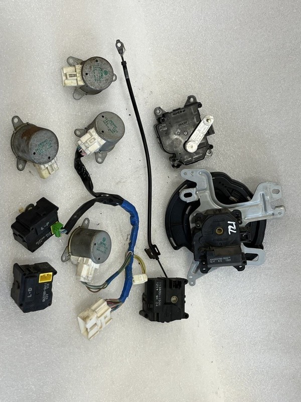 2000 2001 2002 2003 2004 TOYOTA AVALON HVAC HEATER VENT SERVO MOTORS 9 PIECES