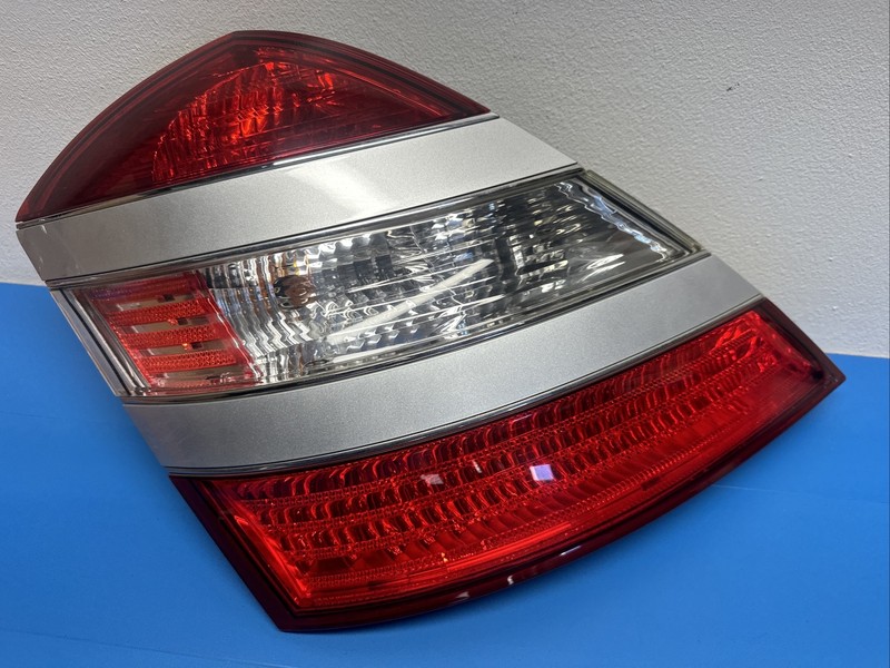 2218200364| 2007 - 09 Mercedes S550 S450 Rear Left Side Taillight OEM LR LH