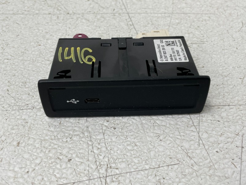 19-22 Mercedes A220 Center Console USB Auxiliary Charger Port Socket 1416 OEM
