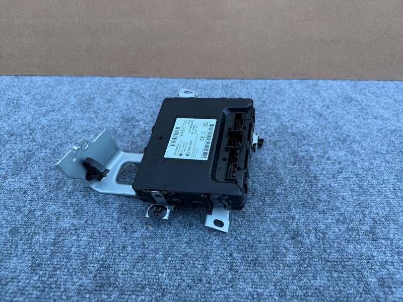 GENESIS SEDAN G80 15-20 OEM KEYLESS ENTRY THEFT CONTROL MODULE UNIT ASSEMBLY