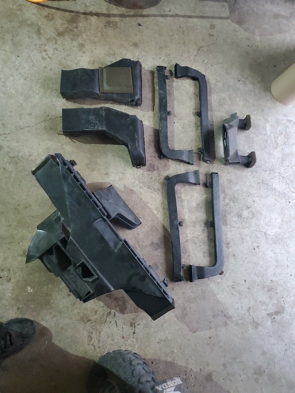 85-92 FIREBIRD TA 86-89 CAMARO Z28 DASH CENTER AC DEFROST MAIN DUCT # 10036689
