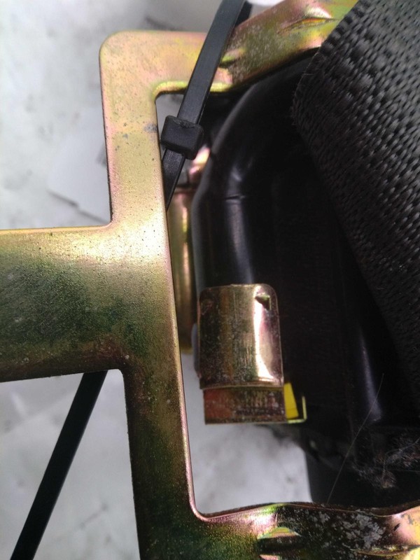 2006 Hyundai Santa Fe OEM Silver Seat Belt Driver Side 123K Miles