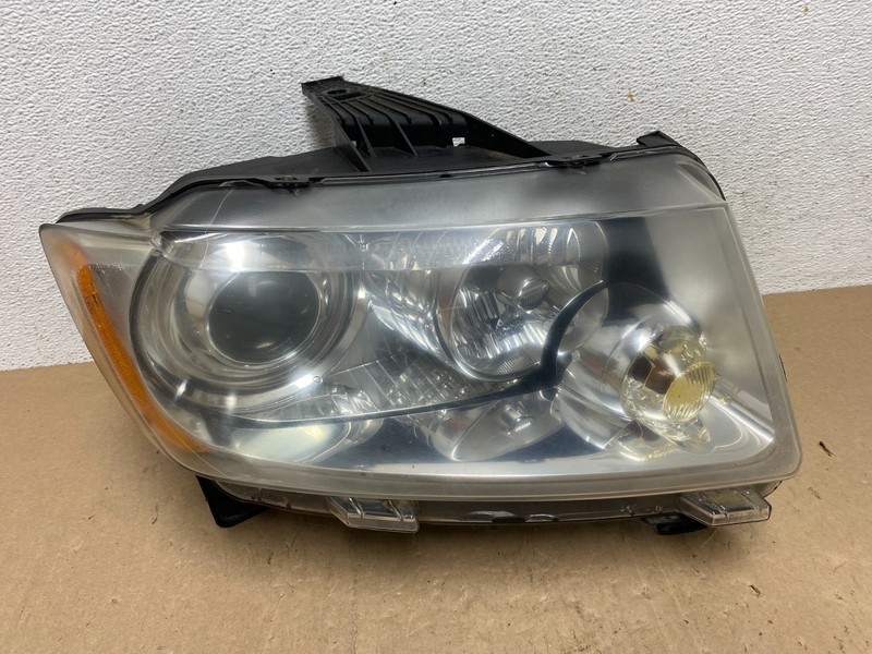 2011-2013 Jeep Grand Cherokee Right Passenger Xenon Headlight AE6768 DW